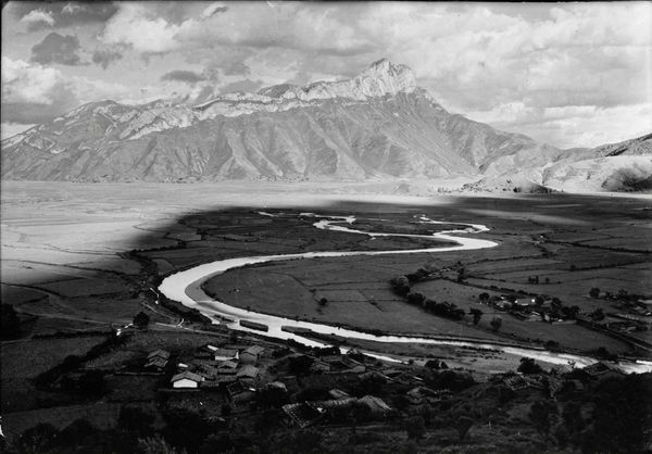 永宁坝子看格姆山