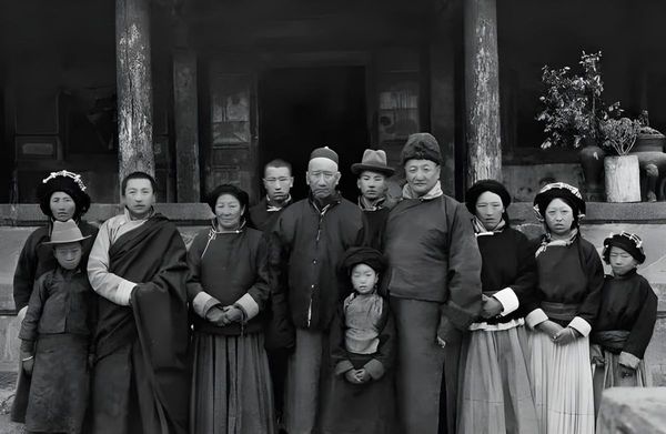 永宁土司全家春节合影（1929）