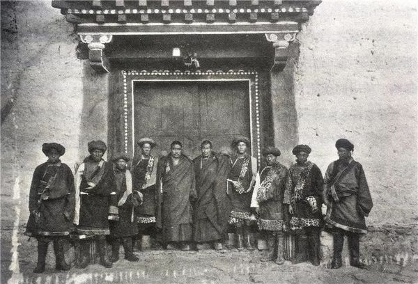 木里喇嘛与官员（1924）