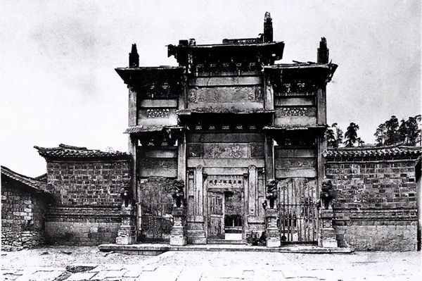 丽江忠义坊牌坊
