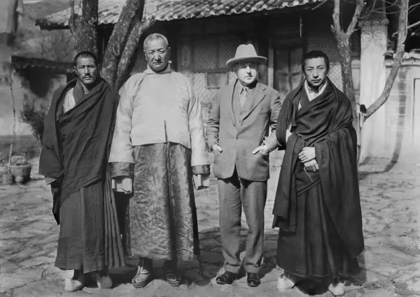 洛克与阿云山等四人（高清）